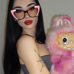 Chic Pink Cat-Eye Sunglasses